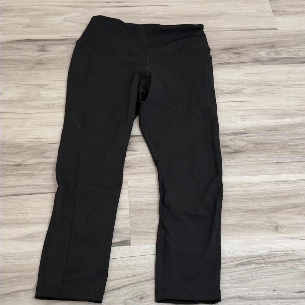 Nike Women’s Black cropped Leggings with White Swoosh size small - Picture 4 of 12